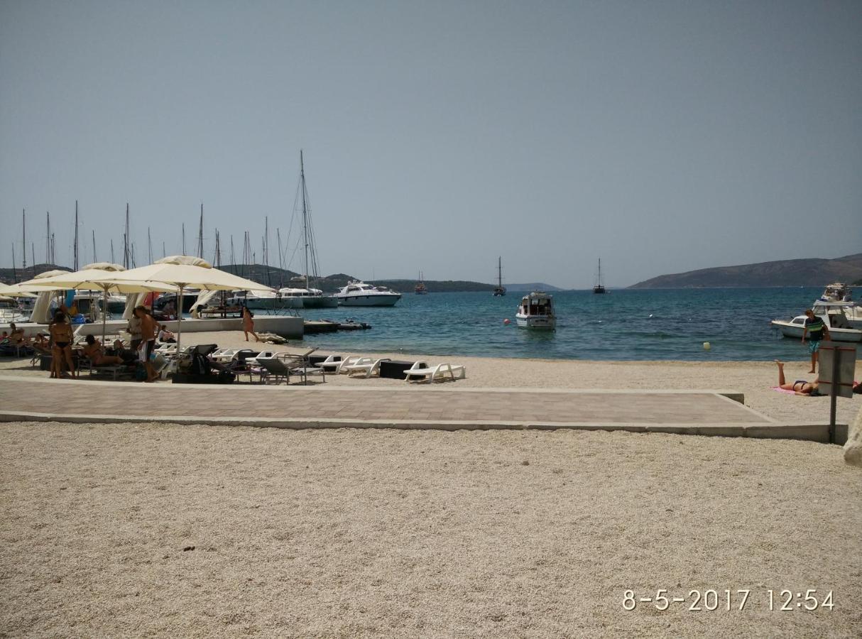 Apartments Gina Trogir Exterior photo