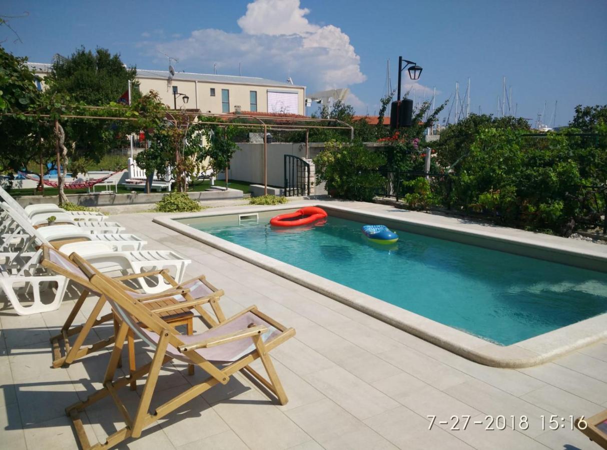 Apartments Gina Trogir Exterior photo