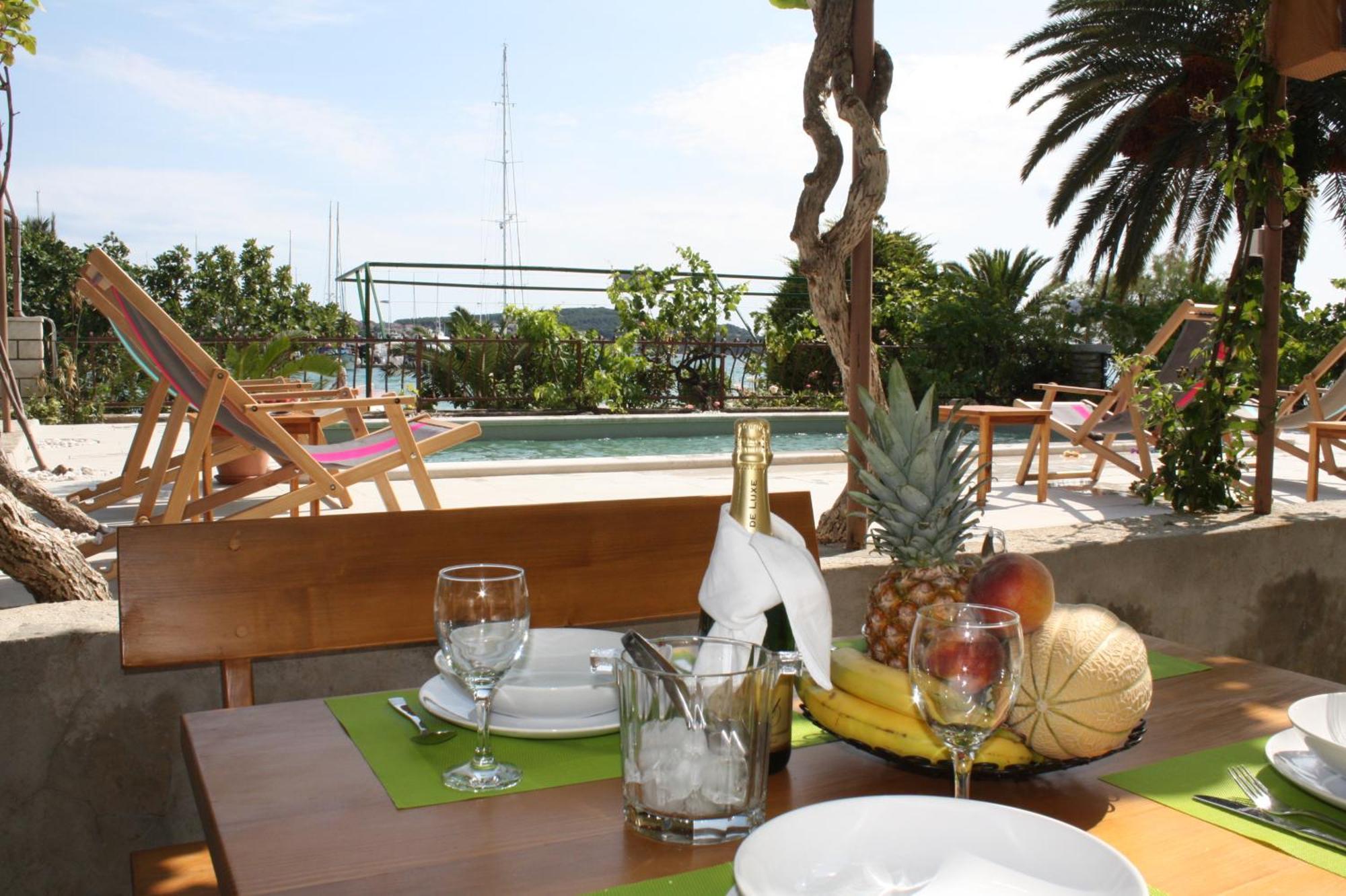 Apartments Gina Trogir Exterior photo