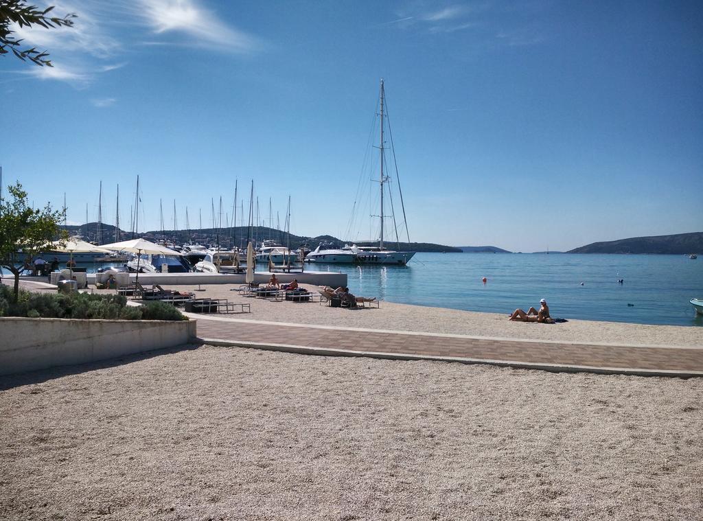 Apartments Gina Trogir Exterior photo