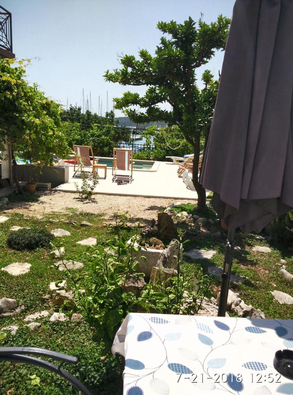 Apartments Gina Trogir Exterior photo